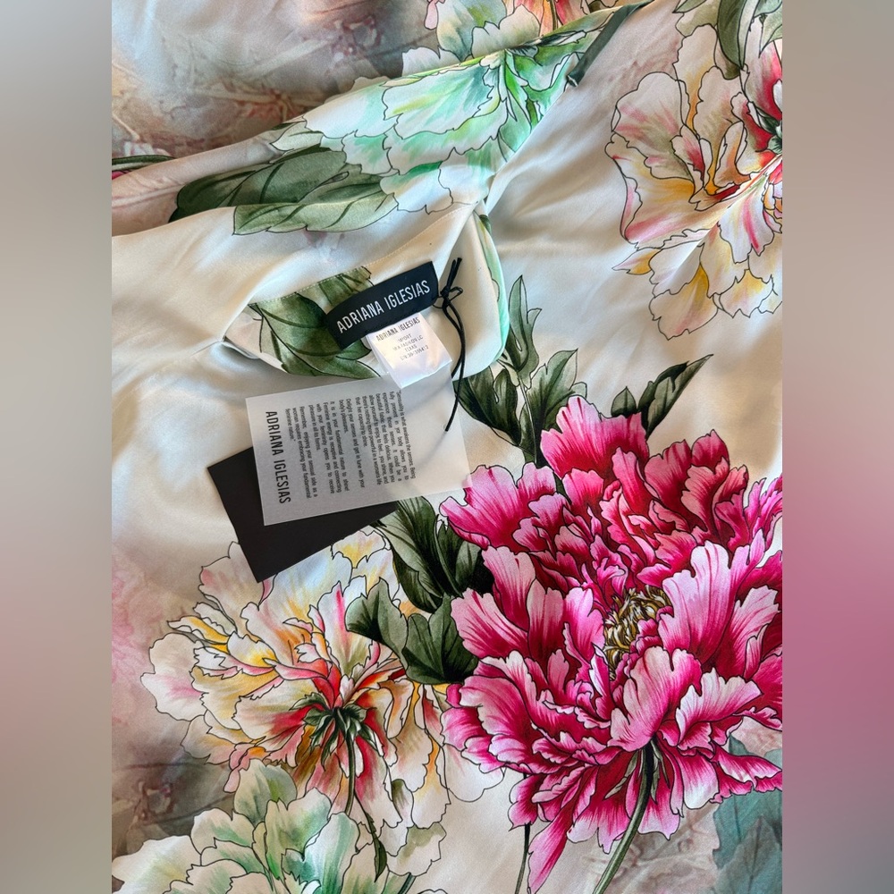 94% Silk Gardenia Robe by Adriana Iglesias - Picture 12 of 15